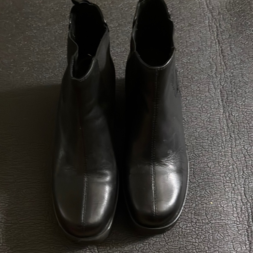 Slightly used Vagabond boots. Probably worn about 4 times out! Offers welcome!